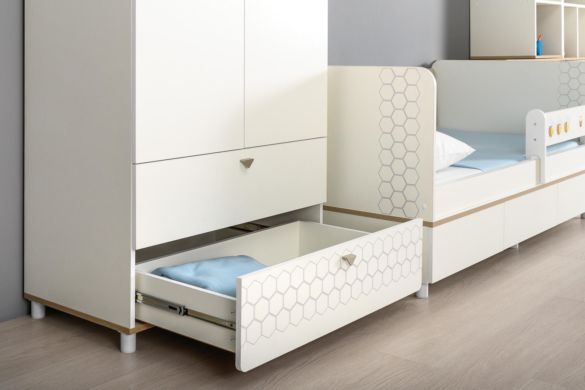 Шкаф Эйп, Белый