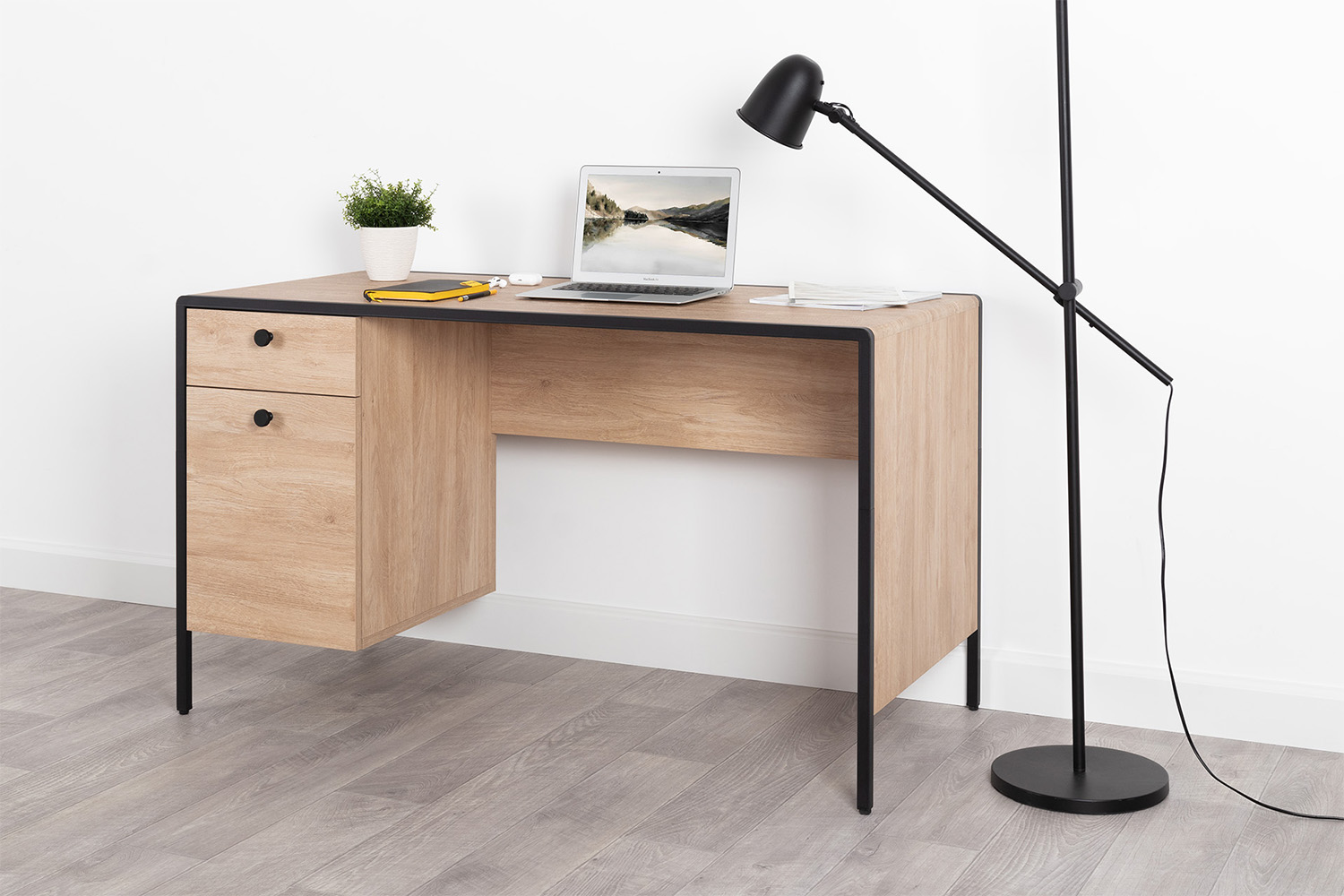 Стол письменный Брюс 12.157 Battle rock FSC Santiago, Ель карпатская, Черный